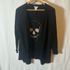 💀 Cozy black knit cardigan with skull print